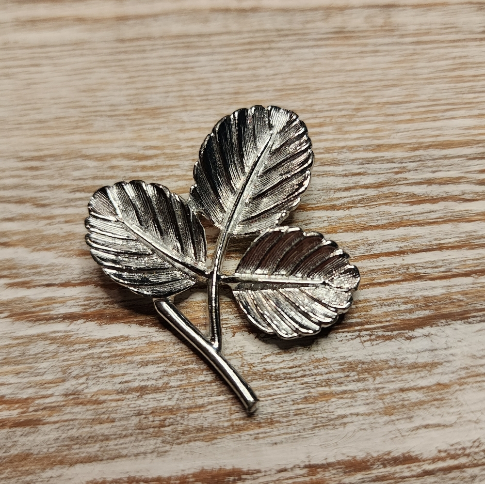 Sarah Coventry brooch